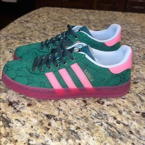 Gucci X Adidas Gazelle women’s 7.5 green & hot pink worn for 3 hours! Dupe!!